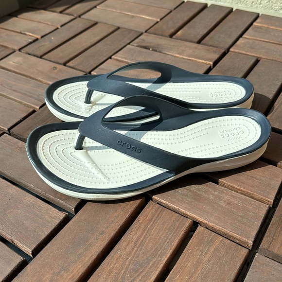 Women’s Crocs Flip Flops - Picture 12 of 12
